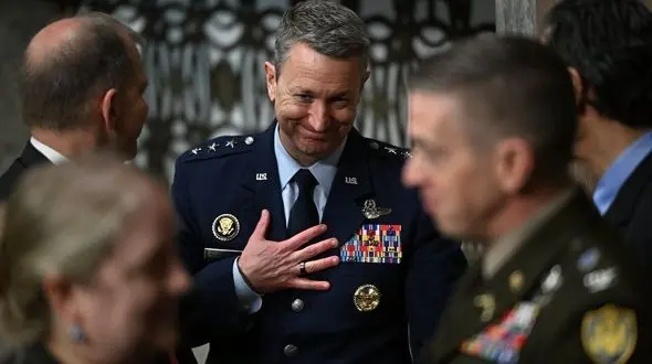 انتخاب فرمانده حمله به ایران توسط ترامپ / این ژنرال موافق حمله نظامی به ایران است / ترامپ: او فقط راه پیروزی را می شناسد 