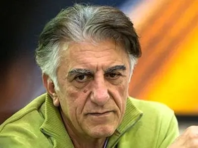 رضا کیانیان: ما پدرمان را از دست دادیم! جای چه گفت‌وگویی‌ست؟!