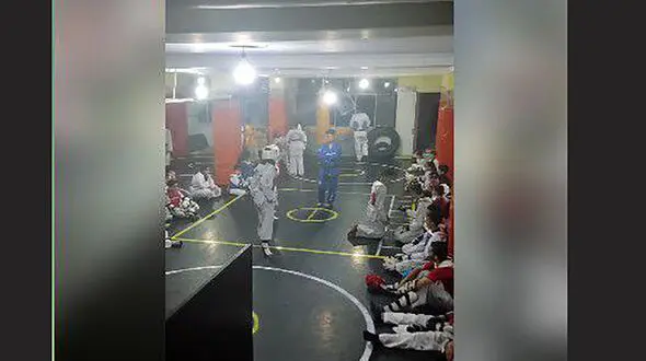 پلمب باشگاه مختلط ورزشی در کرج / دختر و پسر با هم تمرین می کردند + عکس