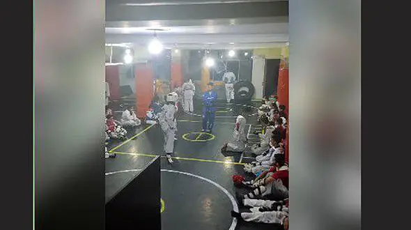 پلمب باشگاه مختلط ورزشی در کرج / دختر و پسر با هم تمرین می کردند + عکس