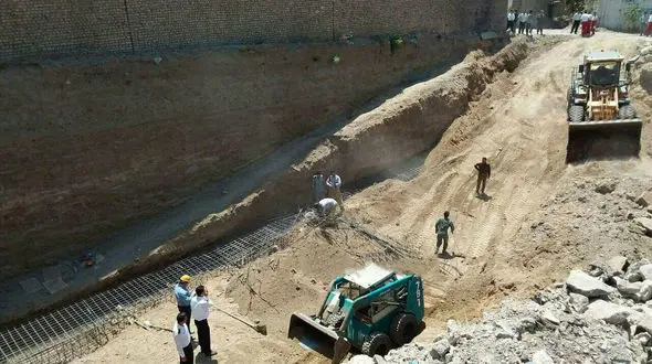 خارج کردن جسد 3 نفر در پی ریزش آوار در گرمدره + عکس