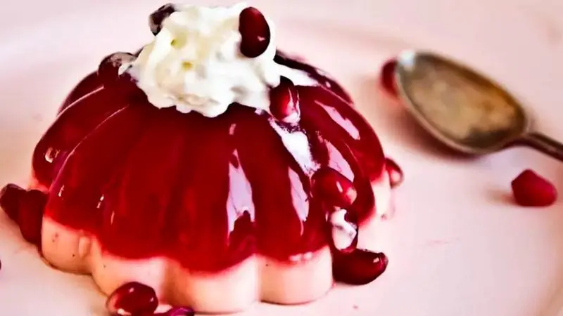 تزیین خلاق با خامه و میوه