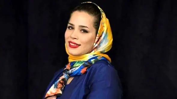 ایده خلاقانه ملیکا شریفی نیا برای گرفتن سلفی خاص و جذاب با آینه / عکاس فقط تویی