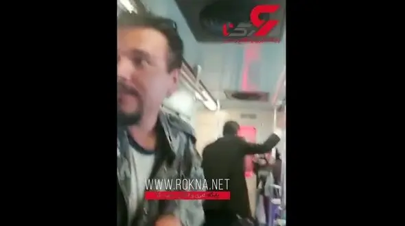 جن گیری مردی در مترو + تصویر