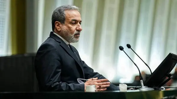 عراقچی و رئیس ستاد کل نیروهای مسلح در جلسه غیر علنی مجلس 