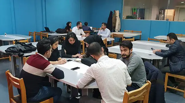 وزارت جوانان دقیقا دارد چه کار می‌کند؟ / ۲۰ هزار دلار برای هر جوان، هدیه ایران به اقتصاد غرب و شرق ! / از هر ۵ جوان تقریباً یک نفر بیکار است!