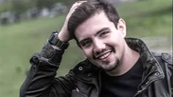 عاشقانه های امیر کاظمی و همسرش مهتاب محسنی در سالگرد ازدواجشان در یک رستوران شیک و مجلل / ادم سالگرد می گیره اینجوری بگیره!