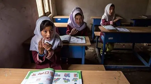 این دانش‌آموزان هنوز در زیرزمین درس می‌خوانند! 
