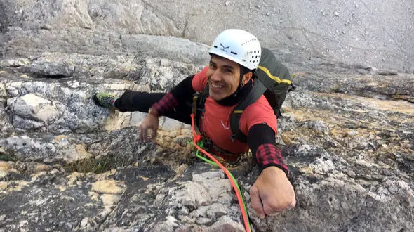 فیلم و تصاویر باور نکردنی از صعود صخره نورد یک دست ایرانی از صخره های آلپ