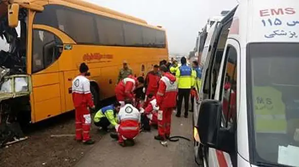 تصادف مرگبار اتوبوس با مینی بوس در زرندیه