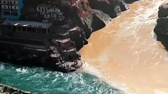 رودخانه 2 رنگ و شگفت انگیز + فیلم 