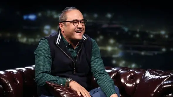 فیلم / خوانندگی عاشقانه و بااحساس رامبد جوان و خسرو شکیبایی به زبان آذری/ صدبارم ببینی بازم کمه ...