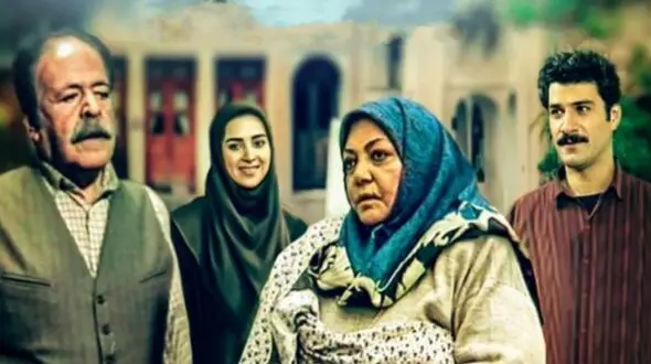 سفر به ایام قدیم:عکسی جذاب از پشت صحنه سریال پدر سالار که 32 سال از آن میگذره