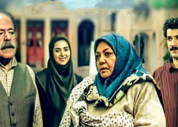 سفر به ایام قدیم:عکسی جذاب از پشت صحنه سریال پدر سالار که 32 سال از آن میگذره