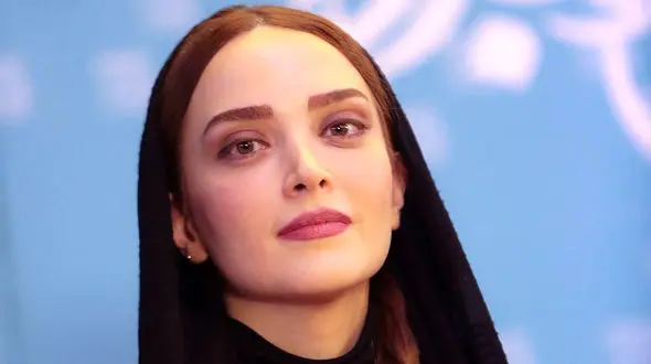  استایل زرد قناری بهنوش طباطبایی جنجالی شد | این رنگ لباس خانم بازیگر را دوبرابر جذاب کرده 