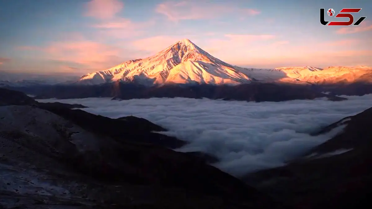 فیلم نمای شگفت انگیز طلوع آفتاب قله دماوند بعد از برف پاییزی