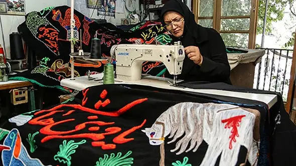 داستان زنی که مزون عروس را داد و به جایش کارگاه لباس و پرچم محرم گرفت + عکس