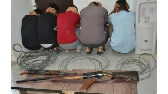 دستگیری ۵ مرد خطرناک در آبادان +عکس
