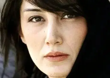 فرحبخش: هدیه تهرانی می‌خواست موهاش رو بیرون بذاره، قراردادش رو کنسل کردم / سر موضوع حجاب توی فیلمام با هیچ‌کس تعارف ندارم ../ بیرون هر حجابی دارن برام قابل ....