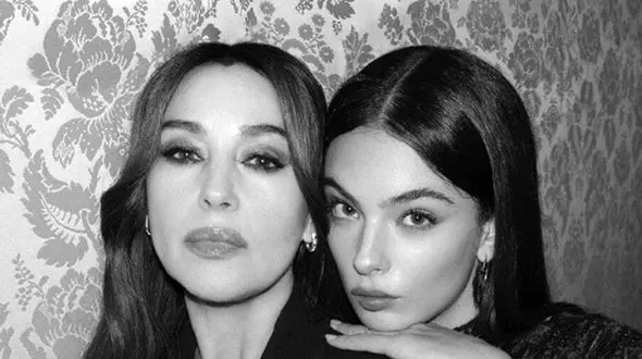 دختر مونیکا بلوچی با این لباس آبی، دلبری کرد 