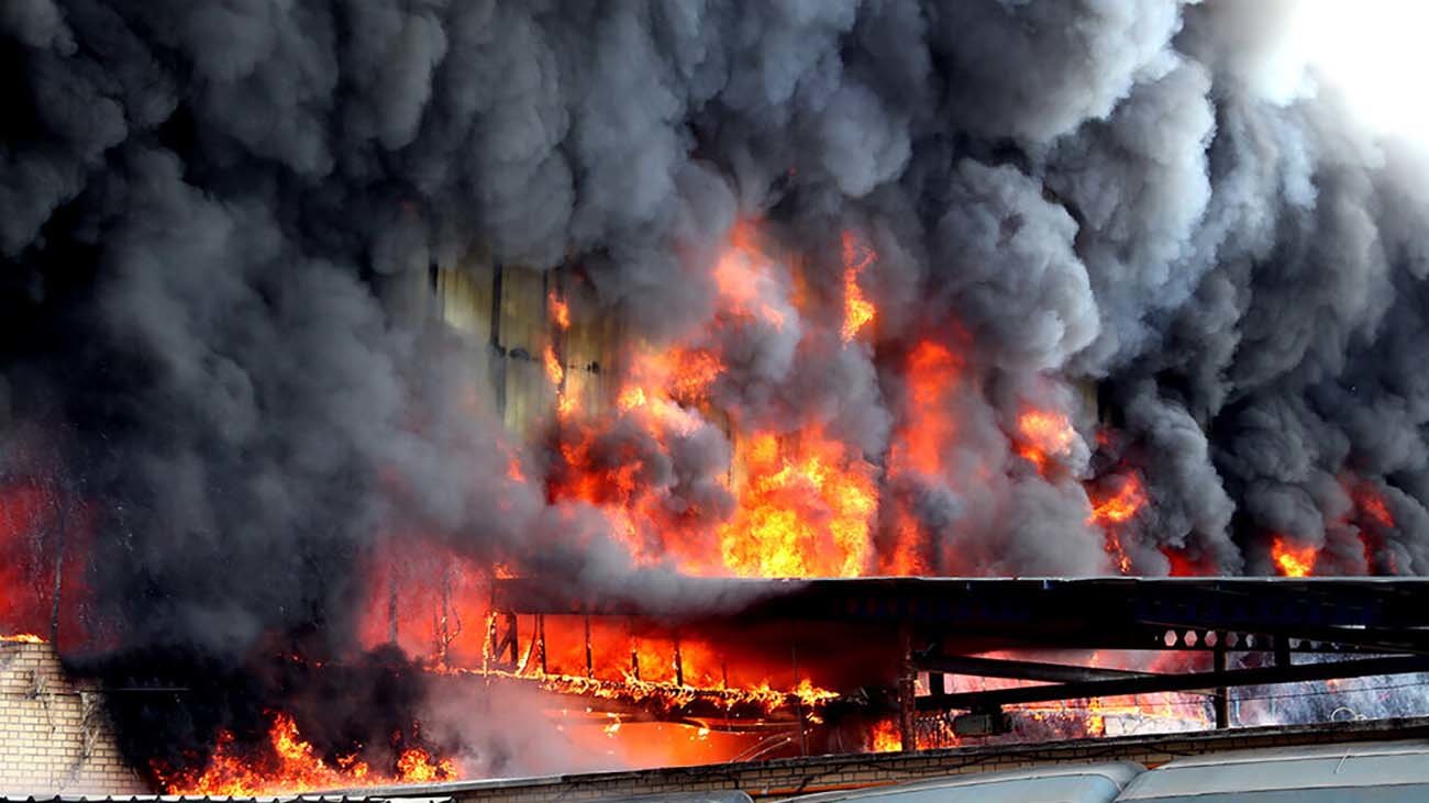 مهار آتش‌سوزی در یکی از هتل‌های نجف اشرف / 10 مسافر نجات یافتند