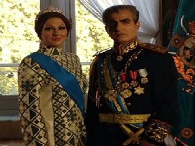عکس سفر به ایام قدیم  / حرکات عجیب «فرح» و «محمدرضا پهلوی» در حال بازی والیبال ! سال 1338؛ 