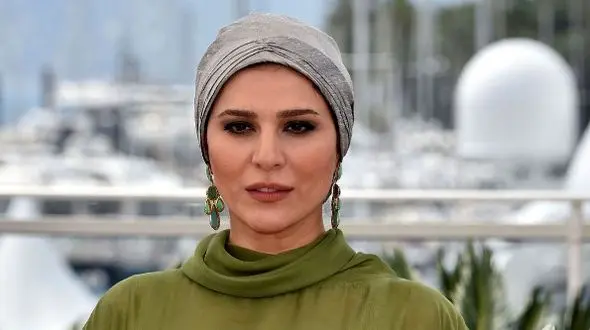 رونمایی از ورژن 1404 سحر دولتشاهی با تیپ و استایل خاص در سفر خارجی!