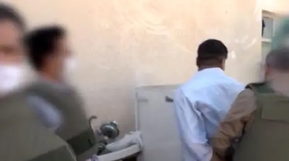 فیلم لحظه به لحظه بازداشت قاتل فراری در شیراز / اعتراف به قتل مسلحانه