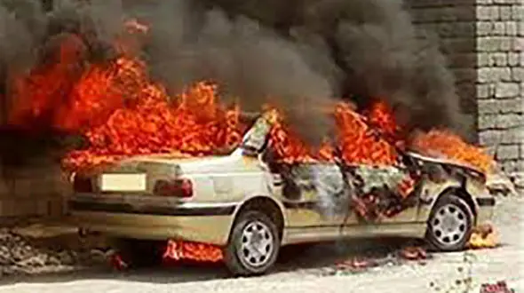 آتش سوزی مرگبار پژو پارس در محور بندرعباس - میناب