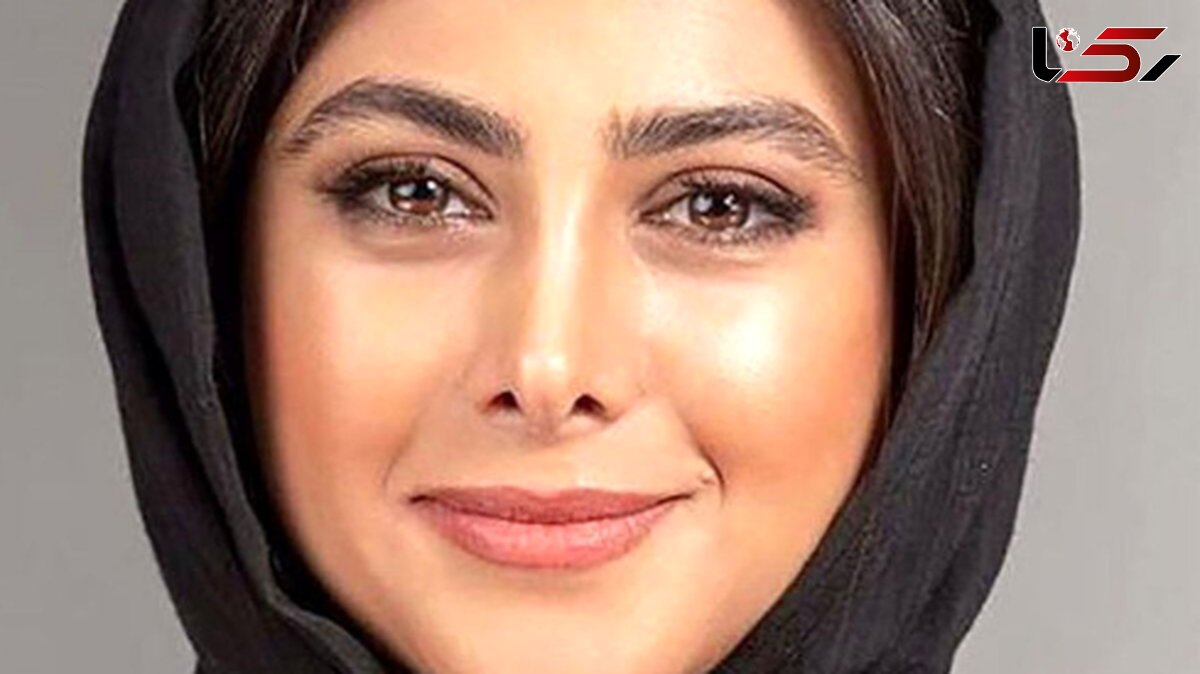 نگاهی به جواهرات و تیپ جالب سر تا پا مشکی آزاده صمدی در اکران فیلم ترس از اشک های واقعی+ عکس