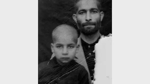 تصویری از کودکی حسن روحانی در کنار پدرش