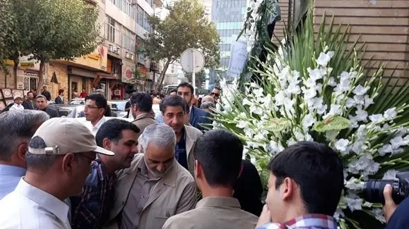  حضور سردار سلیمانی در مراسم ختم پدر وحید حقانیان + عکس 