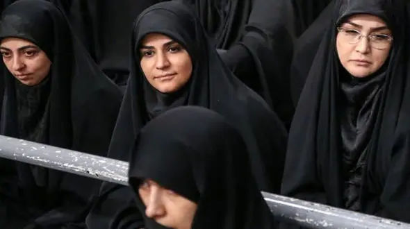 حضور سحر امامی مجری شبکه خبر در مراسم شام غریبان حسینی در حسینیه امام خمینی(ره)