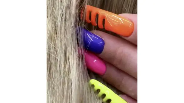 جنجالی ترین دیزاین ناخن در روسیه/طرحی برای شانه زدن موی سر+فیلم