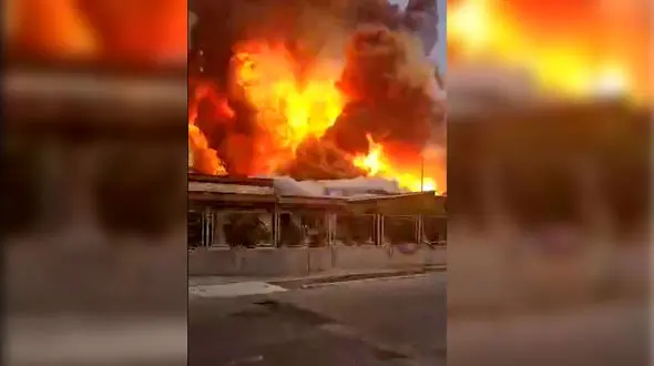 تلخ ترین فیلم از جنازه  یکی از کشته شدگان انفجار اسکله شهید رجایی ! / 16+