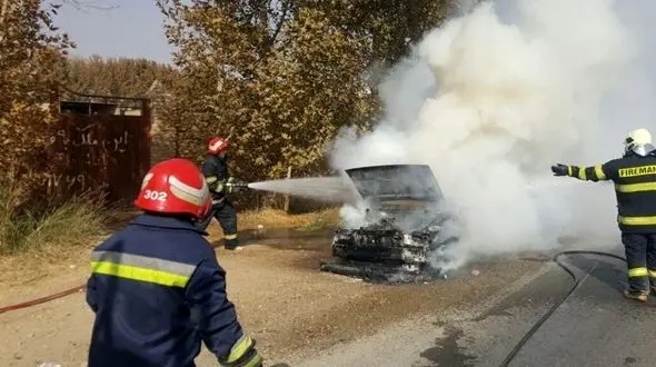 پرایدی آتش گرفت و جزغاله شد + تصاویر 