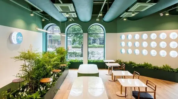 لذت نوشیدن قهوه در کافی‌شاپ جنگلی+عکس