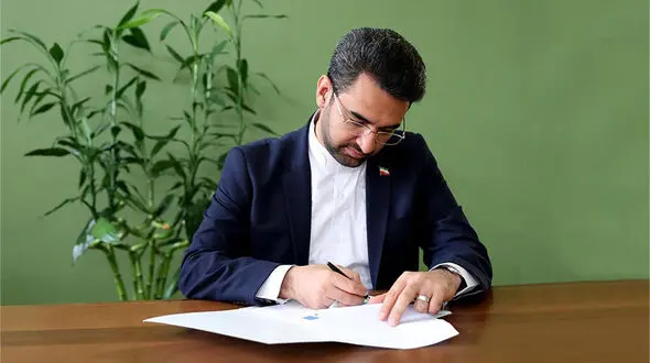 کنایه تند جهرمی به صاحبان اینترنت سفید : تک خوری نکنید، هات اسپات کنید !