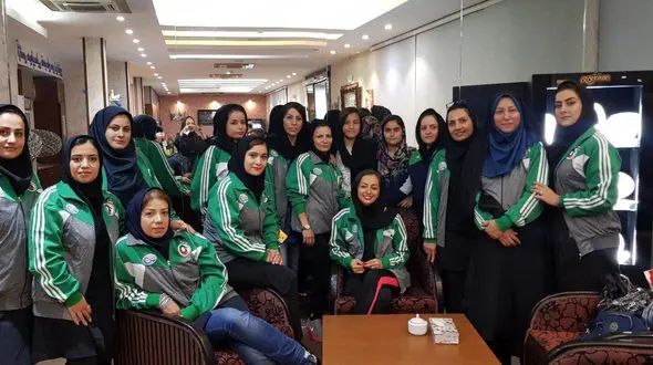 عکس زنانی که امروز در استادیوم آزادی بودند! / یک سلبریتی هم بود!