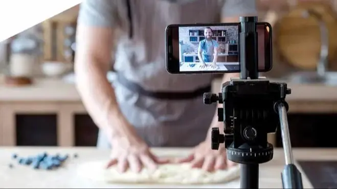 افشای درآمد نجومی و بالای این فود بلاگر ایرانی همه را شوکه کرد!