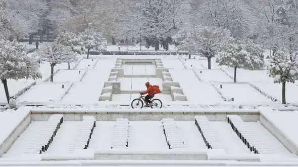 ببینید / بارش برف در منطقه لیگوریا ایتالیا + فیلم 