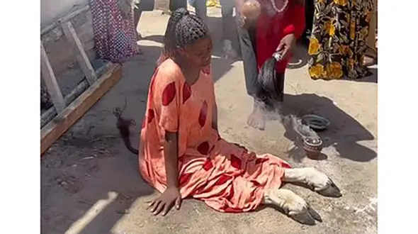 فیلم واقعی / این زن تبدیل به گاو شد / هم دم جنبان دارد هم صم گاو ! / همه وحشت کردند