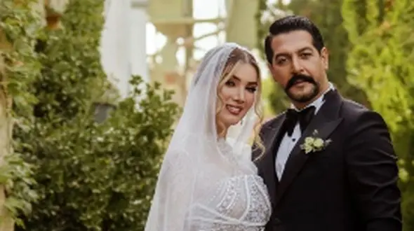 فیلم / اولین رونمایی از چیدمان عروس پسند خانه مشترک متین ستوده و کامران تفتی بعد ازدواج در فرشته تهران  / از آباژور مینیمال تا تابلو دیواری گران قیمت از شمع های رومیزی...