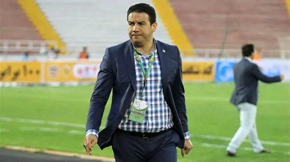 سرآسیایی: در مورد پنالتی‌های ناحق استقلال هم صحبت کنند