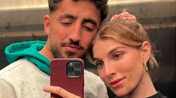 عکس/  چیدمان میز صبحانه رنگارنگ و سالم همسر ترکیه‌ای اللهیار صیادمنش/ شمع و فنجان قهوه مثل زندگی تو بهشت میمونه