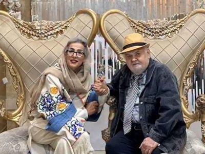 فیلم / اولین رونمایی از  چیدمان مجلل و لوکس خانه «اکبر عبدی» / از مبلمان  شاهانه  و مدرن تا لوسترهای برنجی../ از فرش اصیل ایرانی تا  ساعت پروانه ای ...