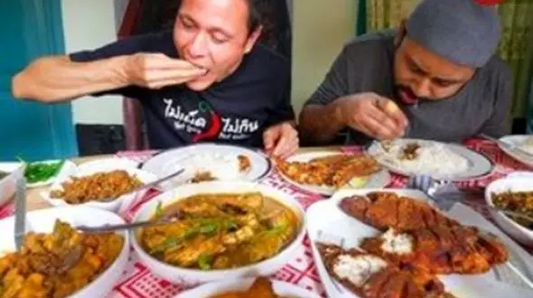 فیلم/ غذای روستایی در بنگلادش؛ از چلو مرغ تا چلو تخم مرغ کاری 