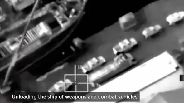 بمباران محموله تسلیحاتی امارات در بندر یمن/ هشدار عربستان به ابوظبی!