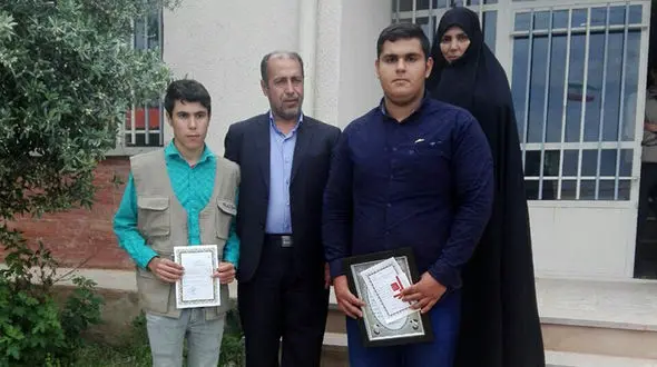 2 دانش آموز شجاع معلم را از مرگ نجات دادند + عکس و جزییات