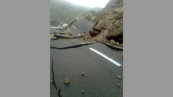 عکس وحشتناک از رانش زمین در آزادراه خرم آباد_زال/به این آزاد راه نروید